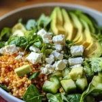 Chrupiąca sałatka z kaszą bulgur, awokado i fetą