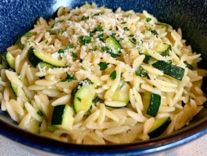 orzo z cukinią i parmezanem