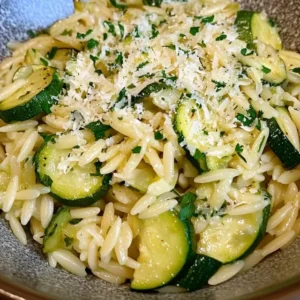orzo z cukinią i parmezanem