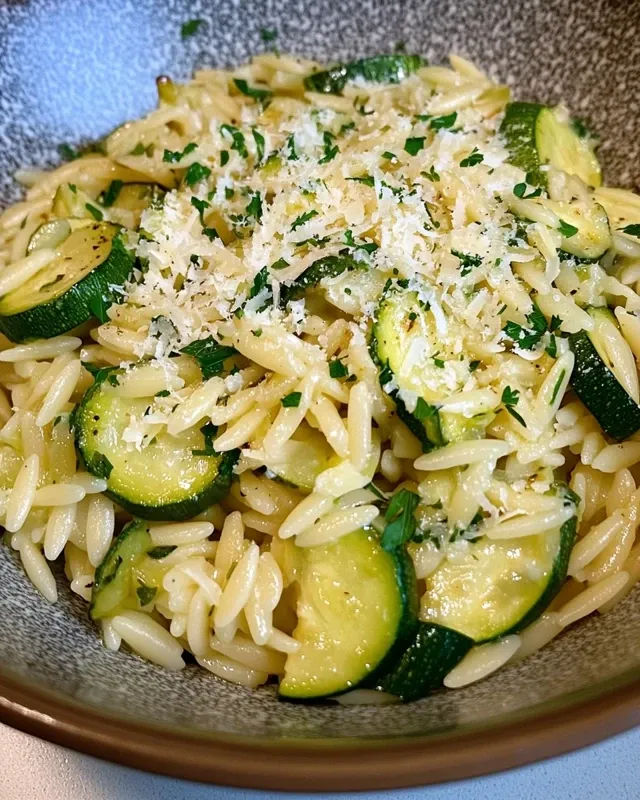 orzo z cukinią i parmezanem 